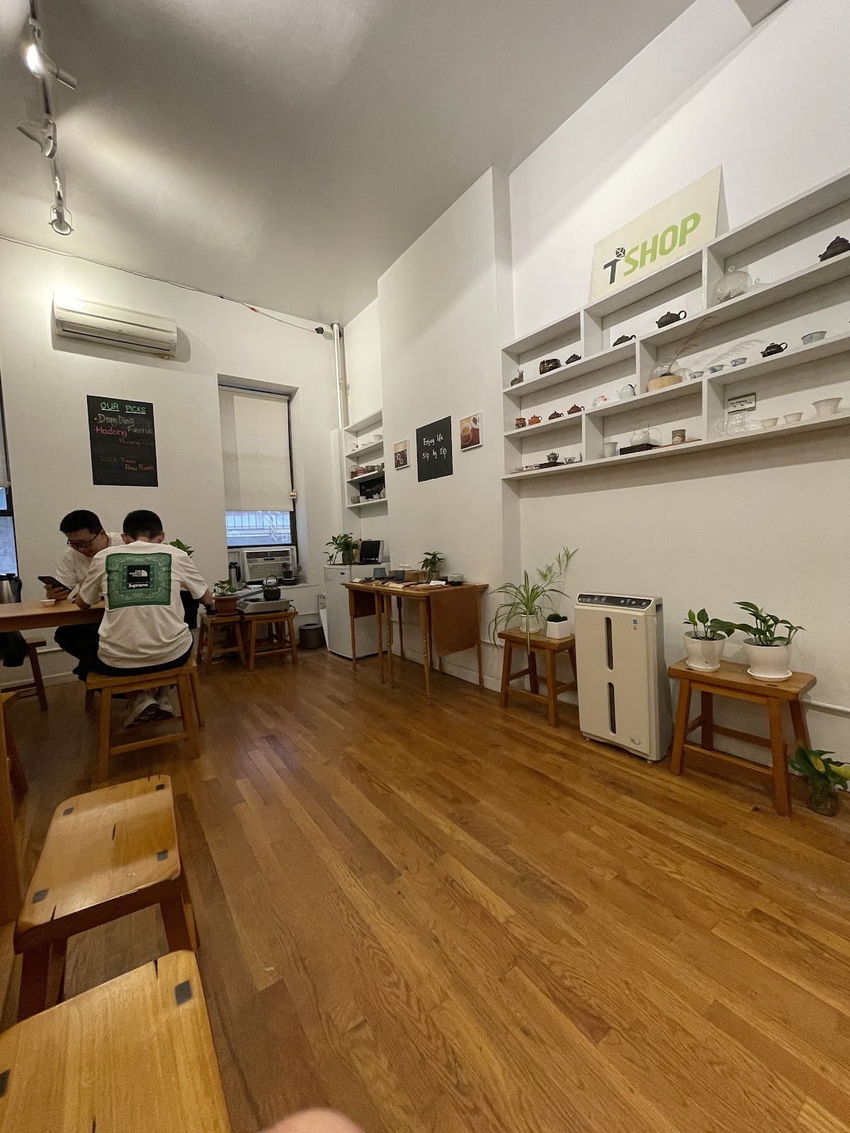 T Shop, photo 2